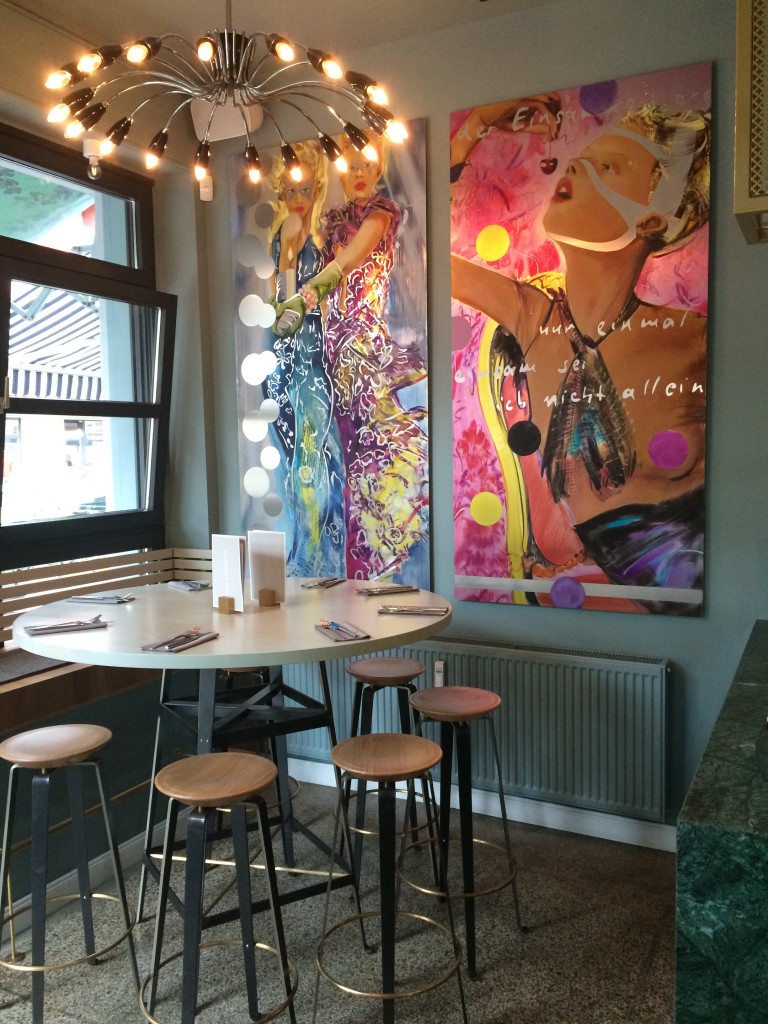 Einrichtung im Karl Hermanns Luxusburgerladen in Köln Ehrenfeld